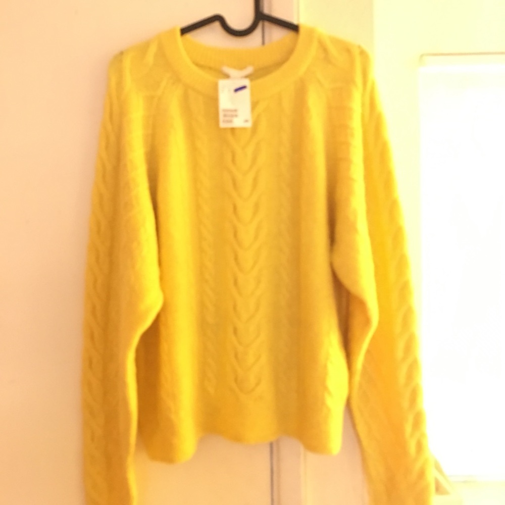fuzzy yellow sweater 💛